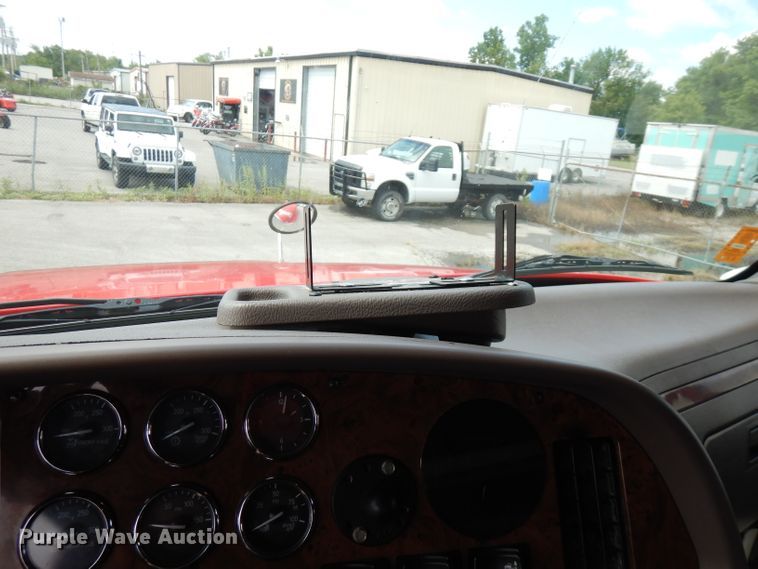 image for item FN9330 2009 Peterbilt 387  semi truck