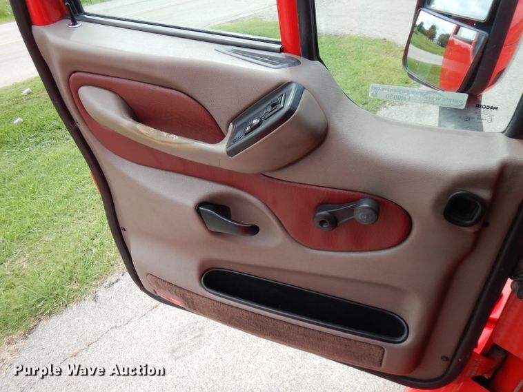 image for item FN9330 2009 Peterbilt 387  semi truck