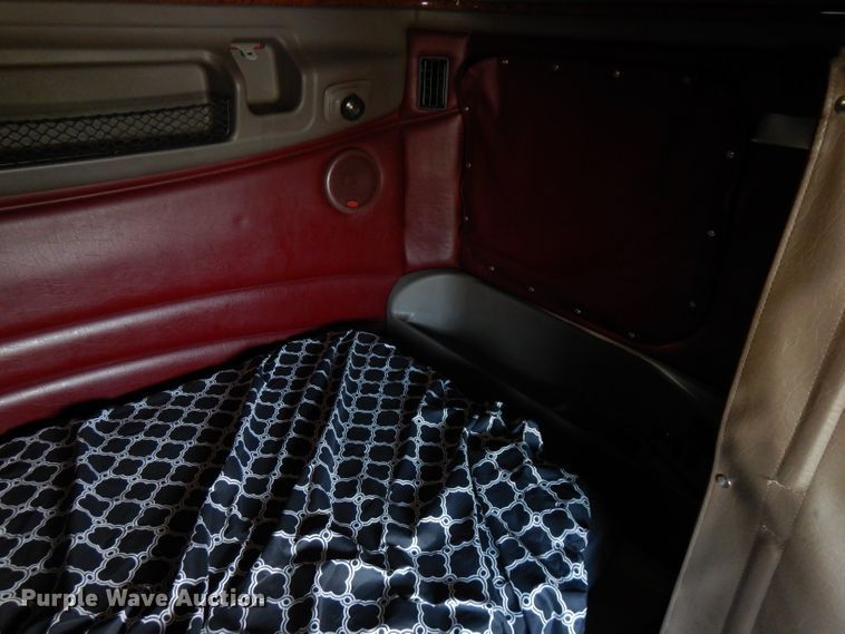 image for item FN9330 2009 Peterbilt 387  semi truck