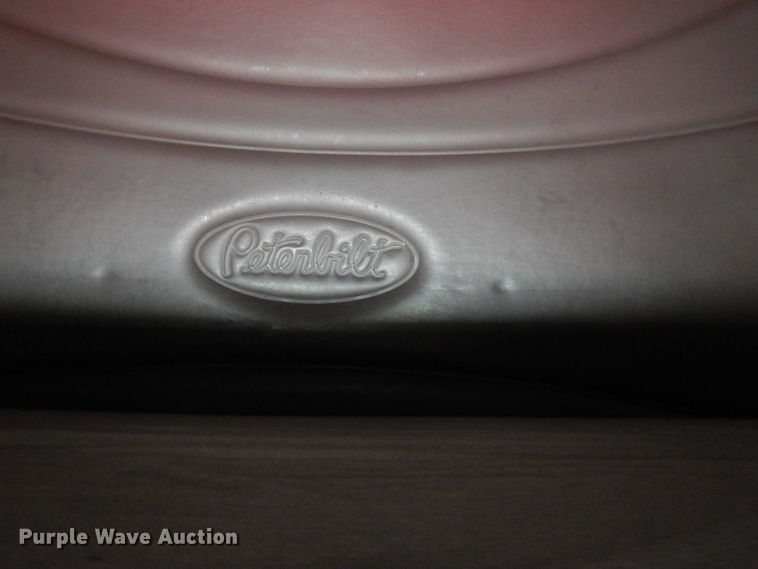 image for item FN9330 2009 Peterbilt 387  semi truck