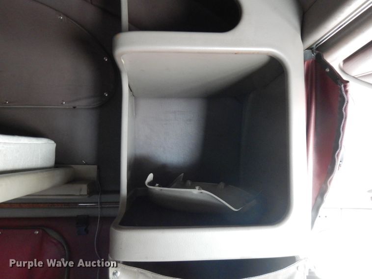 image for item FN9330 2009 Peterbilt 387  semi truck