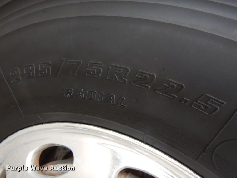 image for item FN9330 2009 Peterbilt 387  semi truck