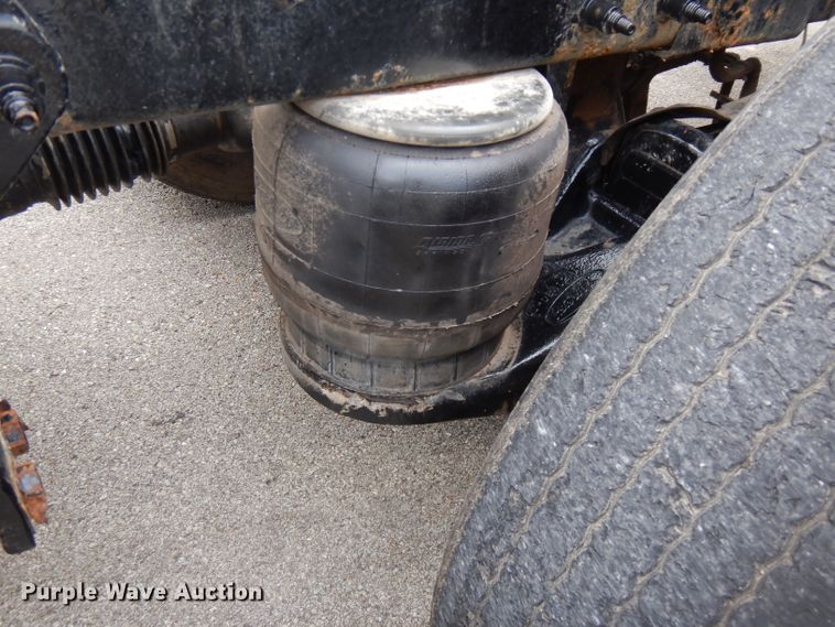 image for item FN9330 2009 Peterbilt 387  semi truck