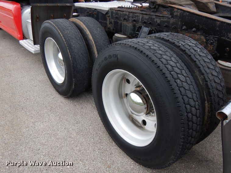 image for item FN9330 2009 Peterbilt 387  semi truck