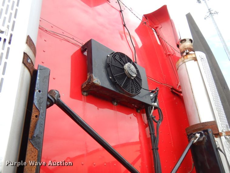 image for item FN9330 2009 Peterbilt 387  semi truck