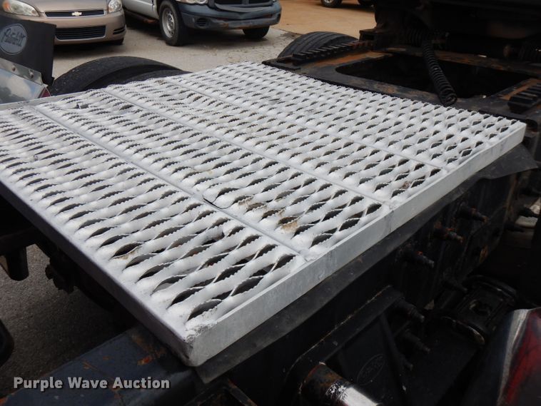 image for item FN9330 2009 Peterbilt 387  semi truck