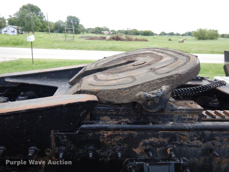 image for item FN9330 2009 Peterbilt 387  semi truck