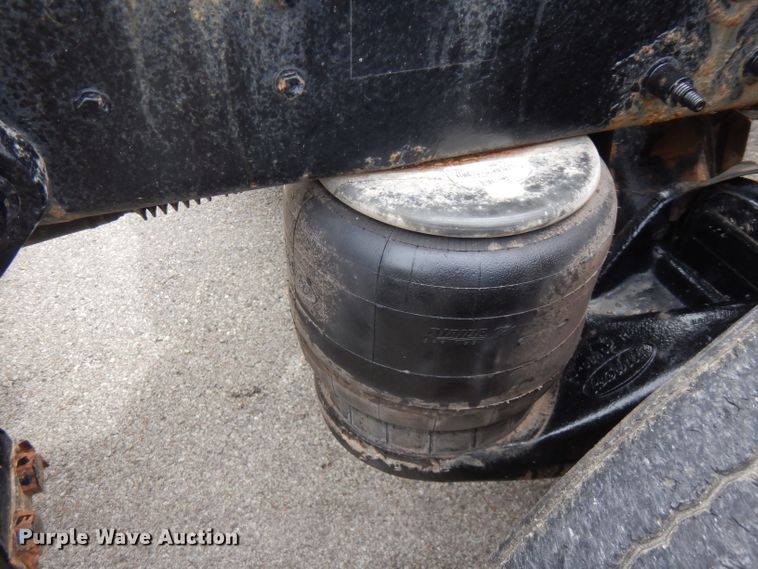 image for item FN9330 2009 Peterbilt 387  semi truck