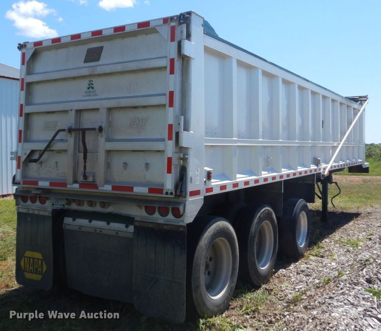 image for item FT9019 1996 East end dump trailer