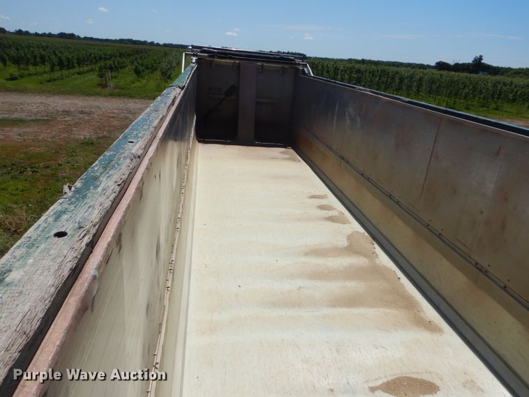 image for item FT9019 1996 East end dump trailer