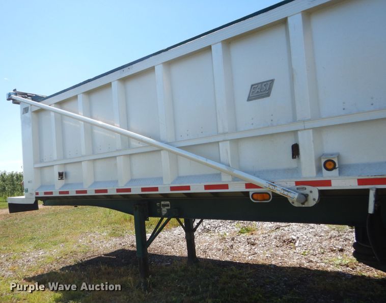 image for item FT9019 1996 East end dump trailer