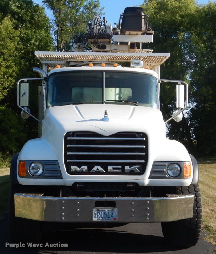 image for item FT9021 2004 Mack Granite  crane truck