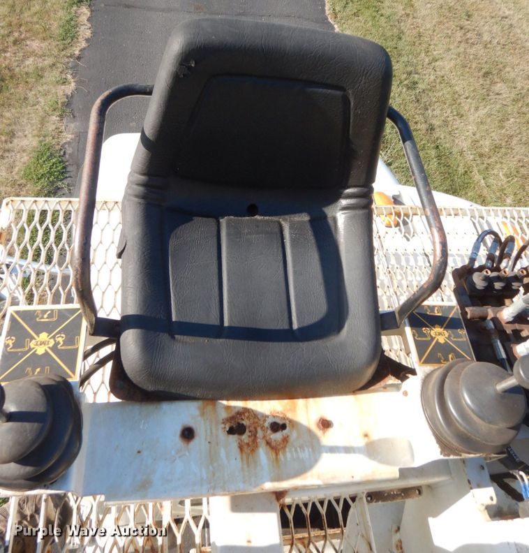 image for item FT9021 2004 Mack Granite  crane truck