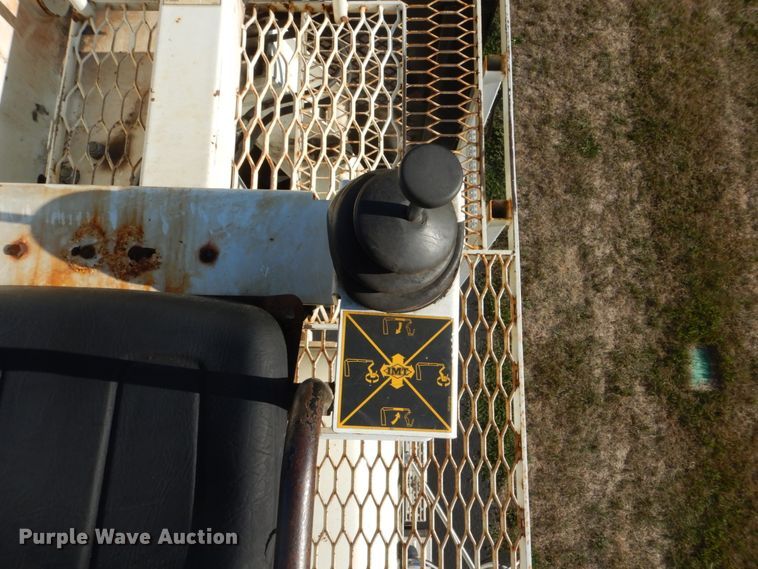 image for item FT9021 2004 Mack Granite  crane truck