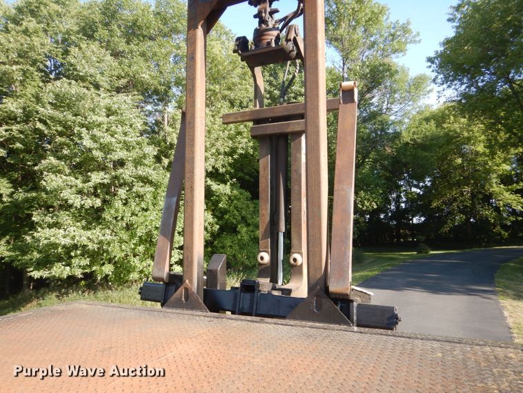 image for item FT9021 2004 Mack Granite  crane truck