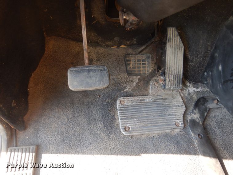 image for item FT9021 2004 Mack Granite  crane truck