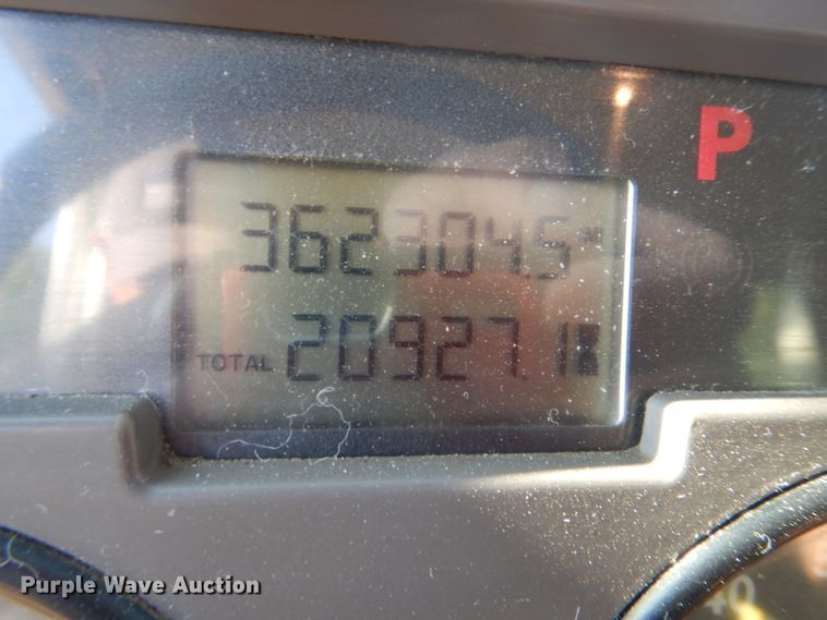 image for item FT9021 2004 Mack Granite  crane truck