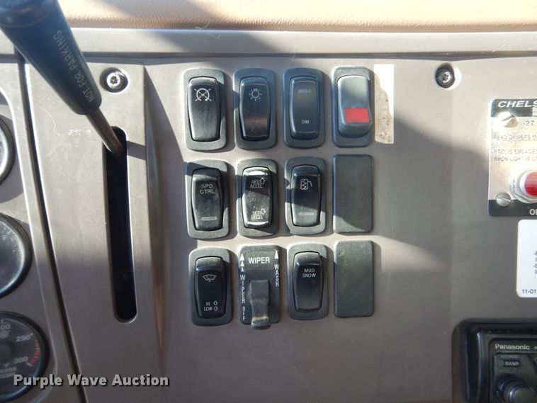 image for item FT9021 2004 Mack Granite  crane truck