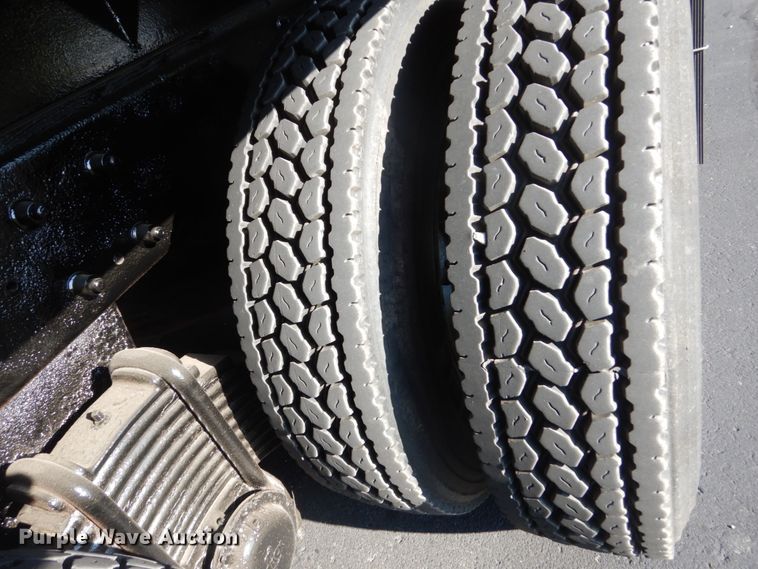 image for item FT9021 2004 Mack Granite  crane truck