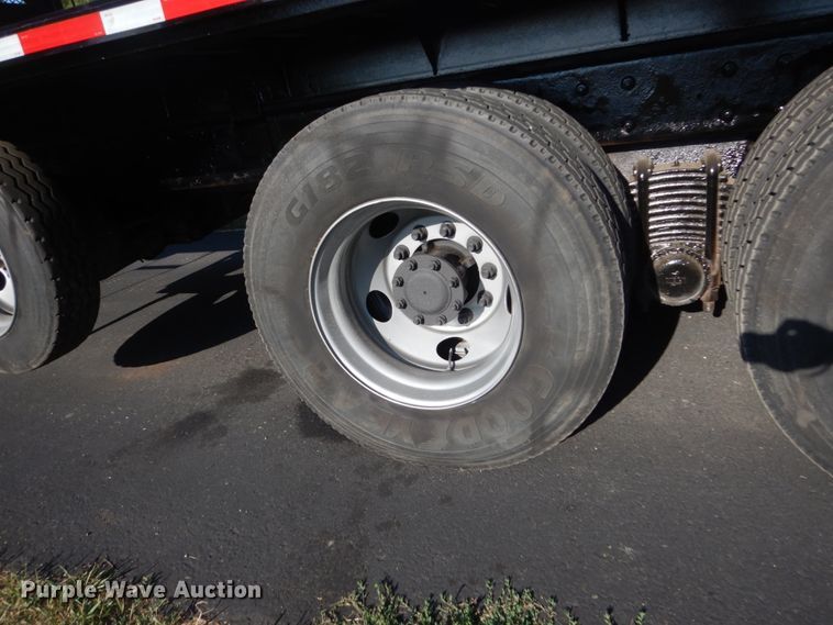 image for item FT9021 2004 Mack Granite  crane truck