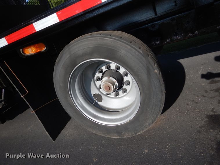 image for item FT9021 2004 Mack Granite  crane truck