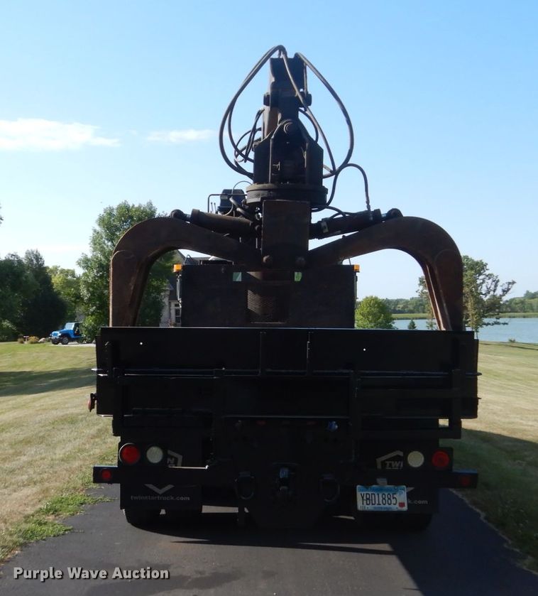 image for item FT9022 2005 Mack Granite  grapple truck