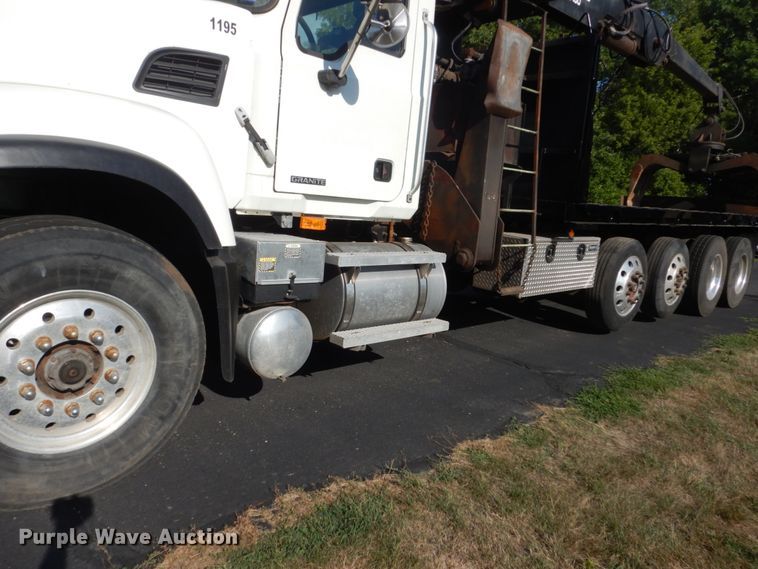 image for item FT9022 2005 Mack Granite  grapple truck