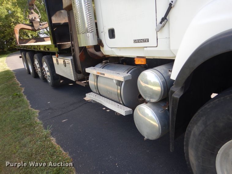 image for item FT9022 2005 Mack Granite  grapple truck