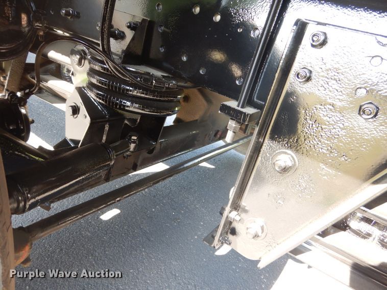 image for item FT9022 2005 Mack Granite  grapple truck