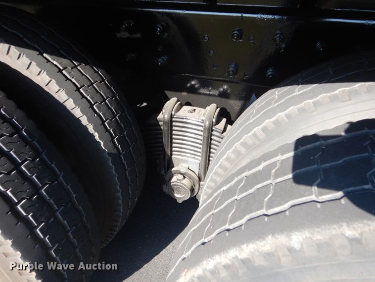 image for item FT9022 2005 Mack Granite  grapple truck