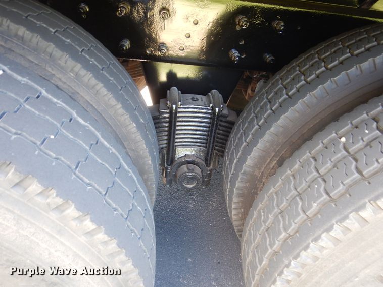 image for item FT9022 2005 Mack Granite  grapple truck