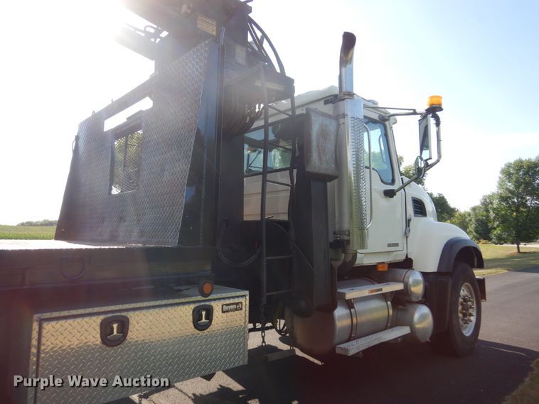 image for item FT9022 2005 Mack Granite  grapple truck