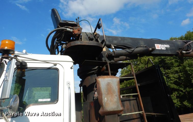 image for item FT9022 2005 Mack Granite  grapple truck