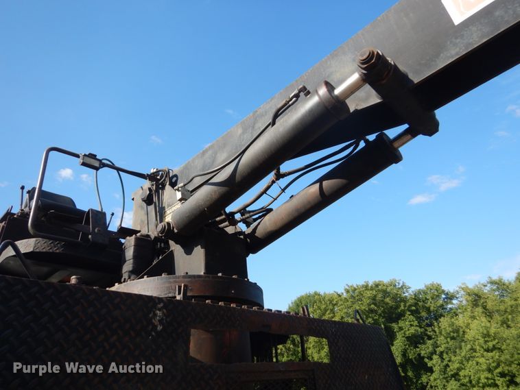 image for item FT9022 2005 Mack Granite  grapple truck