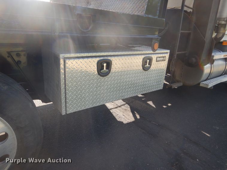 image for item FT9022 2005 Mack Granite  grapple truck