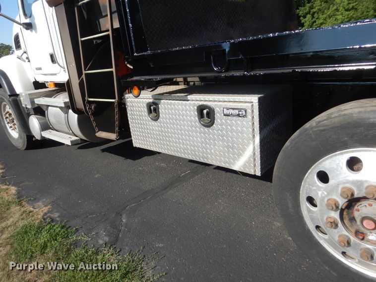 image for item FT9022 2005 Mack Granite  grapple truck