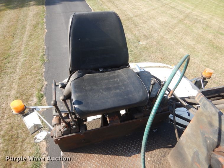 image for item FT9022 2005 Mack Granite  grapple truck