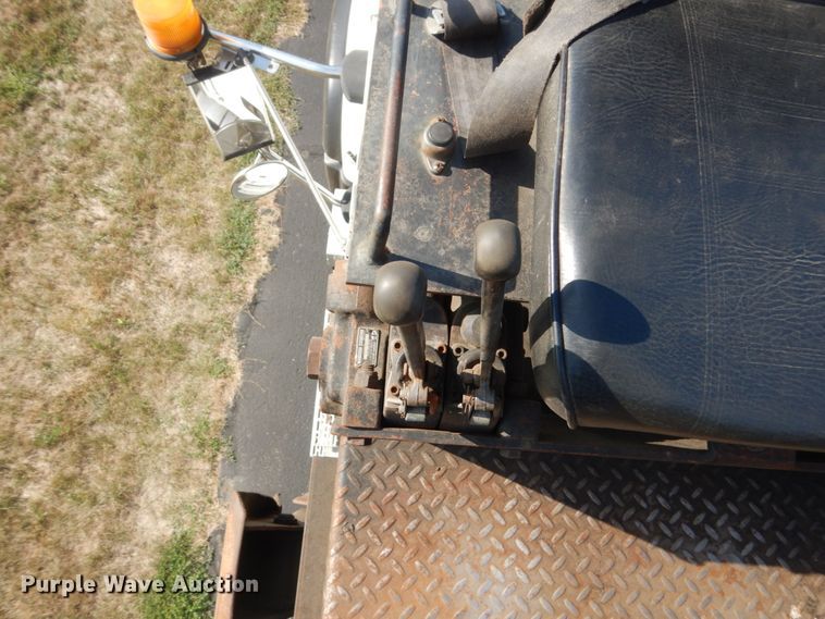 image for item FT9022 2005 Mack Granite  grapple truck