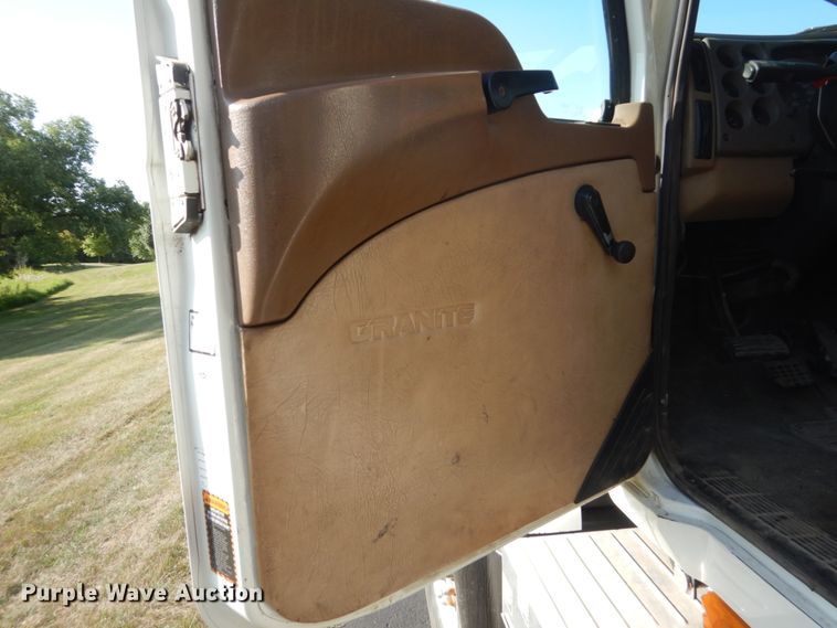 image for item FT9022 2005 Mack Granite  grapple truck