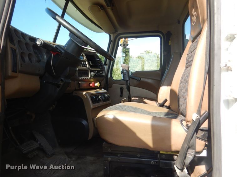 image for item FT9022 2005 Mack Granite  grapple truck