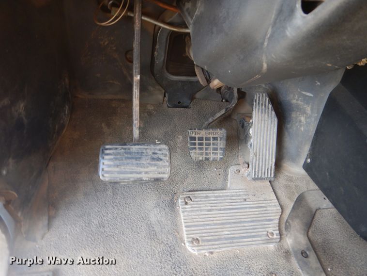 image for item FT9022 2005 Mack Granite  grapple truck