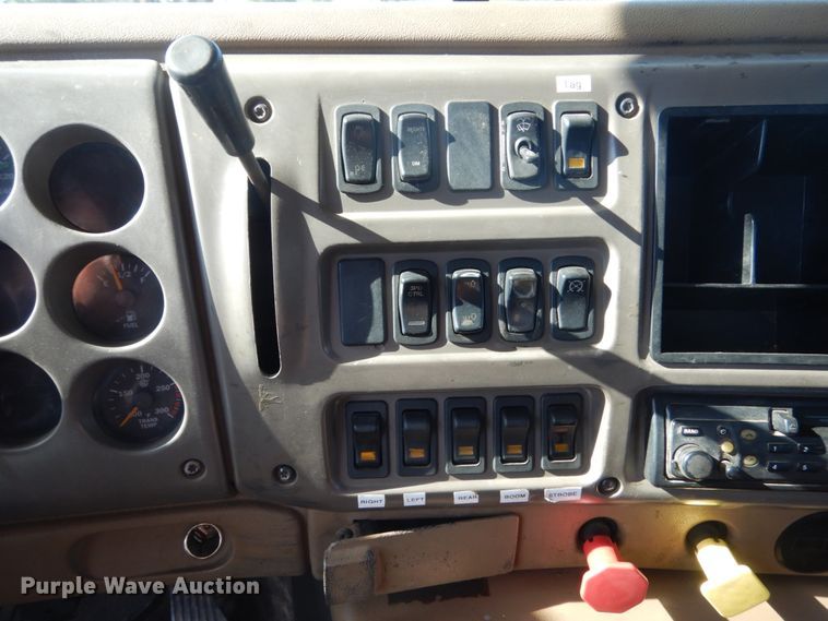 image for item FT9022 2005 Mack Granite  grapple truck