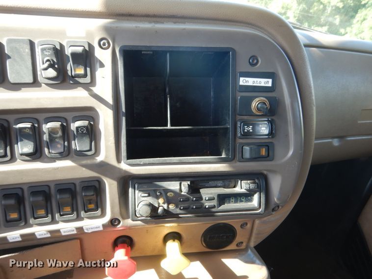 image for item FT9022 2005 Mack Granite  grapple truck