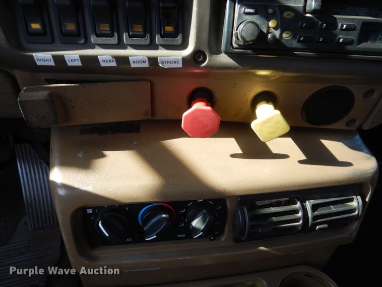 image for item FT9022 2005 Mack Granite  grapple truck