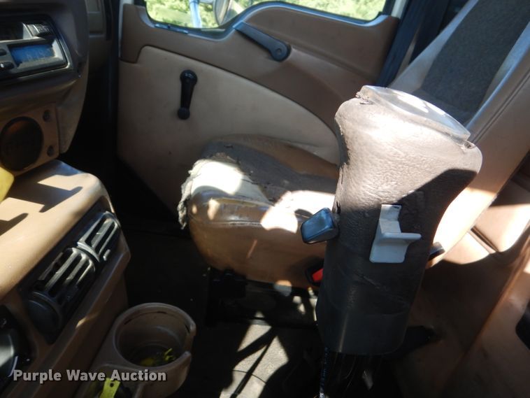 image for item FT9022 2005 Mack Granite  grapple truck