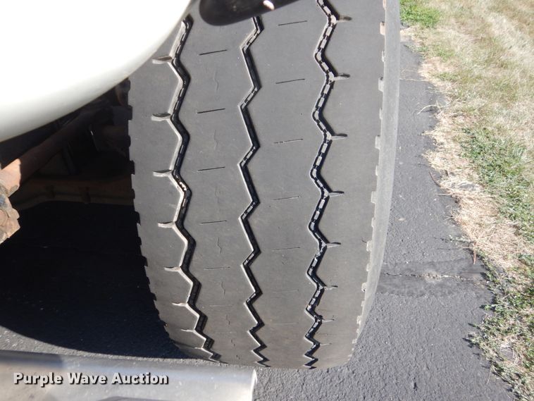 image for item FT9022 2005 Mack Granite  grapple truck