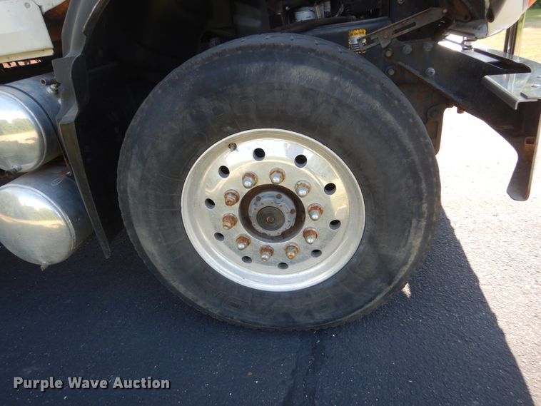 image for item FT9022 2005 Mack Granite  grapple truck