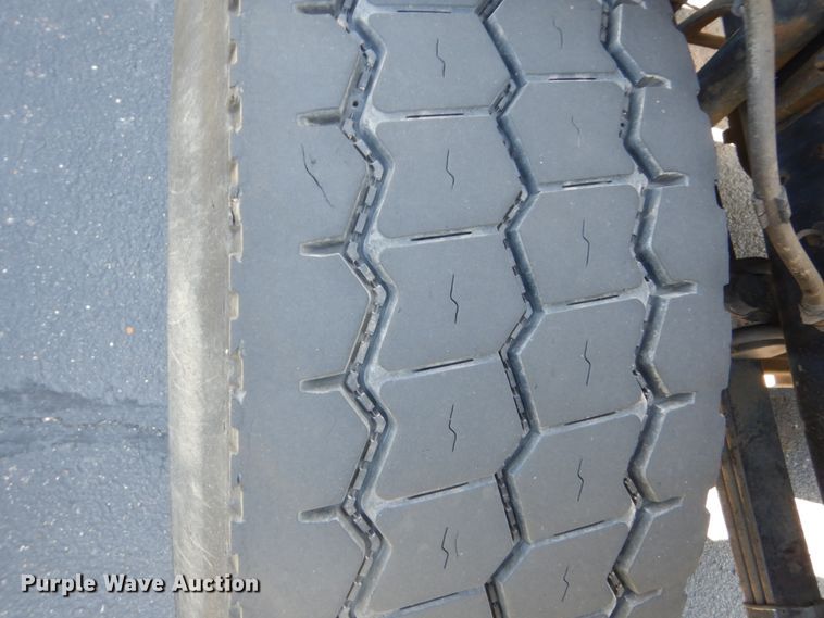 image for item FT9022 2005 Mack Granite  grapple truck