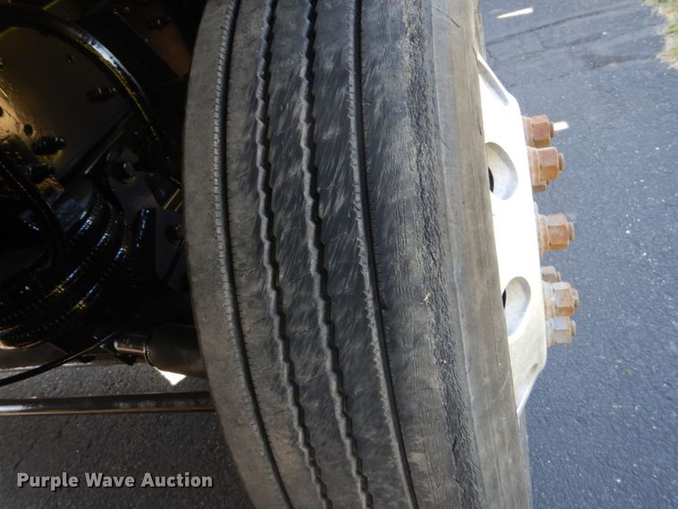 image for item FT9022 2005 Mack Granite  grapple truck