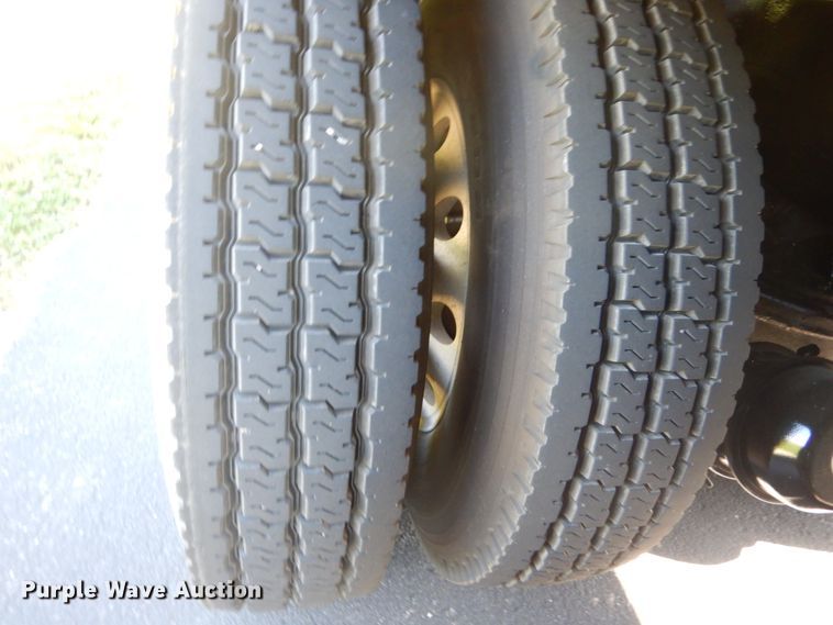 image for item FT9022 2005 Mack Granite  grapple truck